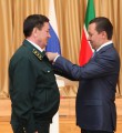 Алмасу Назирову вручают медаль "За доблестный труд", хотя он ждал ордена. Расследование "ЗП"